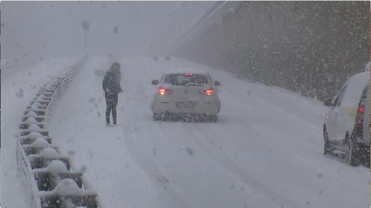 Kar esareti başladı Bir dalga daha geliyor, Meteoroloji son dakika açıkladı, uyarı yapıldı: Bir an önce dönün... İstanbul, Ankara ve birçok ilde...
