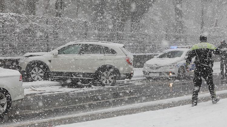 Kar esareti başladı Bir dalga daha geliyor, Meteoroloji son dakika açıkladı, uyarı yapıldı: Bir an önce dönün... İstanbul, Ankara ve birçok ilde...