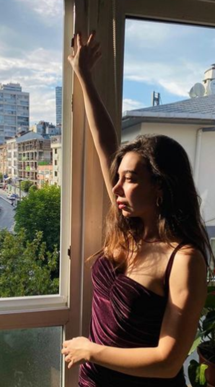 Alemin Kıralının Oben’i Birsu Demirin kar pozları ile adından söz ettirdi