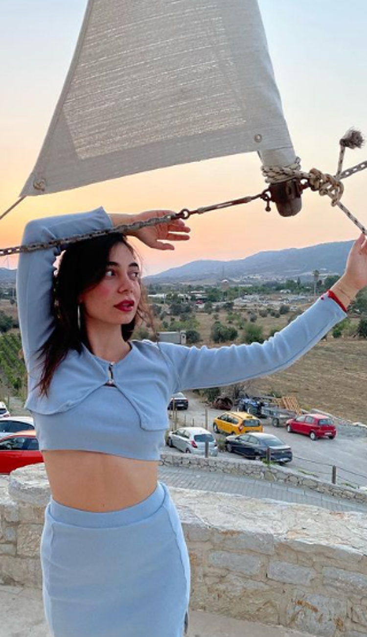 Alemin Kıralının Oben’i Birsu Demirin kar pozları ile adından söz ettirdi