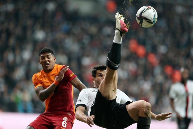 Önder Karavelinin değil ama Domenec Torrentin derbi 11i çok tartışılır