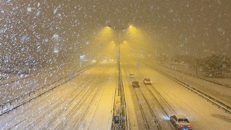 Kuvvetli kar yağışı yeniden başlıyor Günlerce sürecek, sert soğuklar geliyor Meteoroloji son dakika duyurdu...