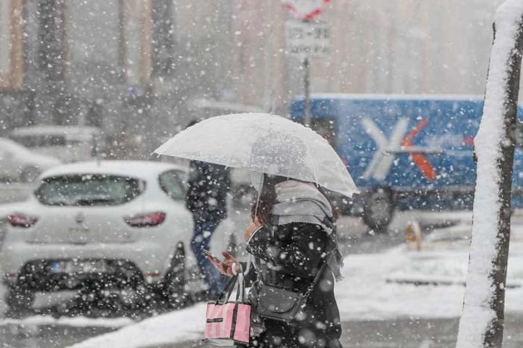 Kuvvetli kar yağışı yeniden başlıyor Günlerce sürecek, sert soğuklar geliyor Meteoroloji son dakika duyurdu...