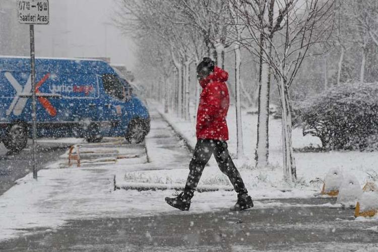 Kuvvetli kar yağışı yeniden başlıyor Günlerce sürecek, sert soğuklar geliyor Meteoroloji son dakika duyurdu...