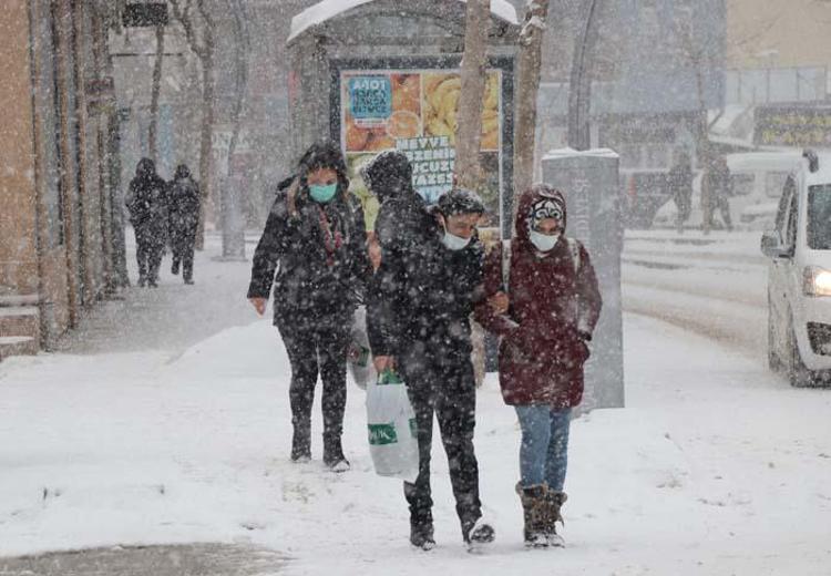 Çok kuvvetli kar fırtınası geliyor Meteorolojiden son dakika turuncu kodlu uyarı Sert soğuklar başlıyor: Dışarı çıkmayın