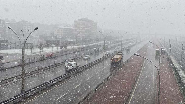 Çok kuvvetli kar fırtınası geliyor Meteorolojiden son dakika turuncu kodlu uyarı Sert soğuklar başlıyor: Dışarı çıkmayın