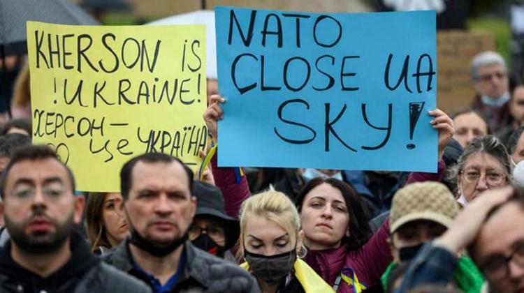 15.26: RUS POLİSİ HERSONDA PROTESTOCULARA ATEŞ AÇTI