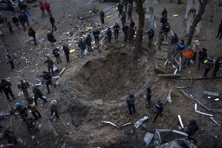 Rusya - Ukrayna savaşında son dakika gelişmeleri... Rusya Kieve bomba yağdırdı Karadenizde arka arkaya patlamalar meydana geldi...