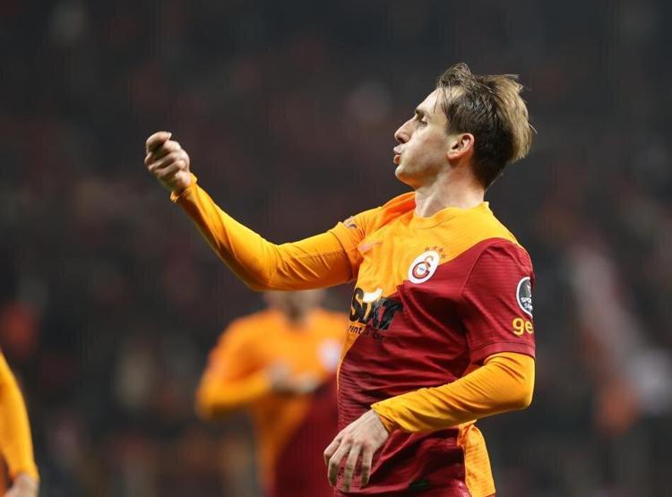 Semih Kayayı görünce dehşete düştü İşte Galatasarayın yerli sağ beki