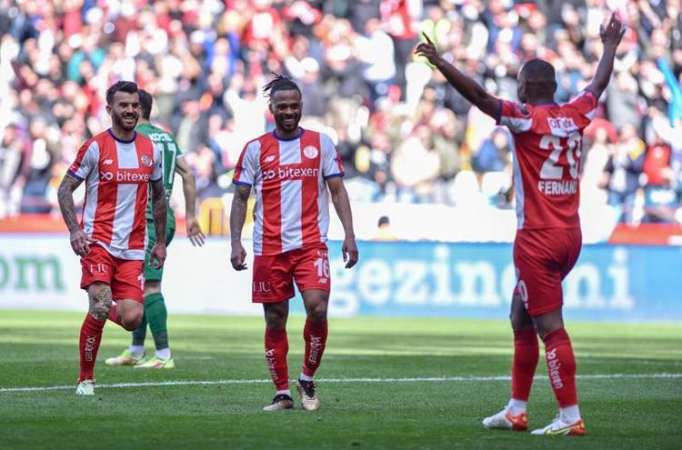 Süper Ligde yayın geliri dağılımı belli oldu İşte hangi takım kaç para kazandı