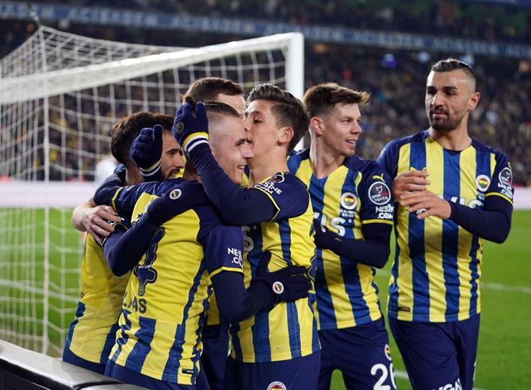 Süper Ligde yayın geliri dağılımı belli oldu İşte hangi takım kaç para kazandı