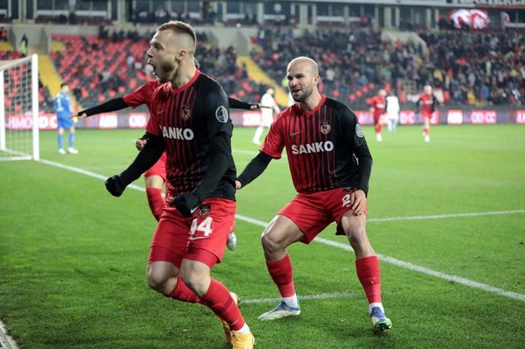 Süper Ligde yayın geliri dağılımı belli oldu İşte hangi takım kaç para kazandı