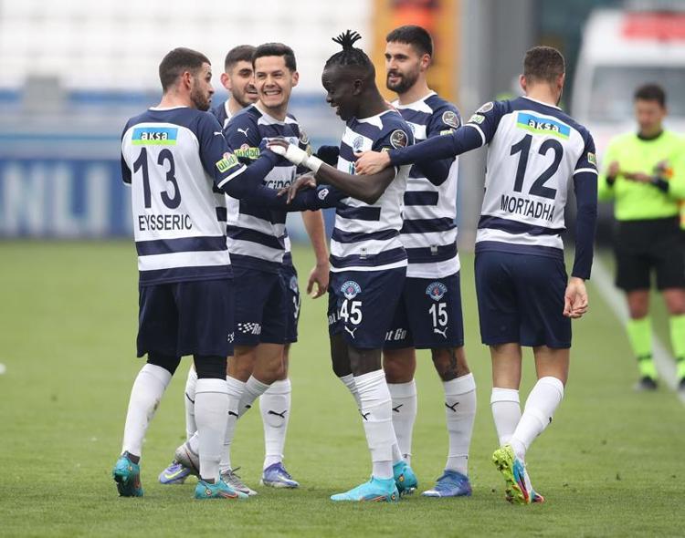 Süper Ligde yayın geliri dağılımı belli oldu İşte hangi takım kaç para kazandı