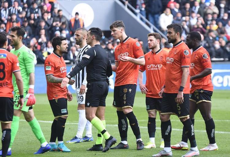 Süper Ligde yayın geliri dağılımı belli oldu İşte hangi takım kaç para kazandı