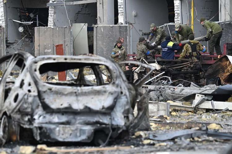 Ukrayna - Rusya savaşında son dakika haberleri... Zelenskiy NATO Zirvesinde konuştu: Bu sabah bizi fosfor bombalarıyla vurdular