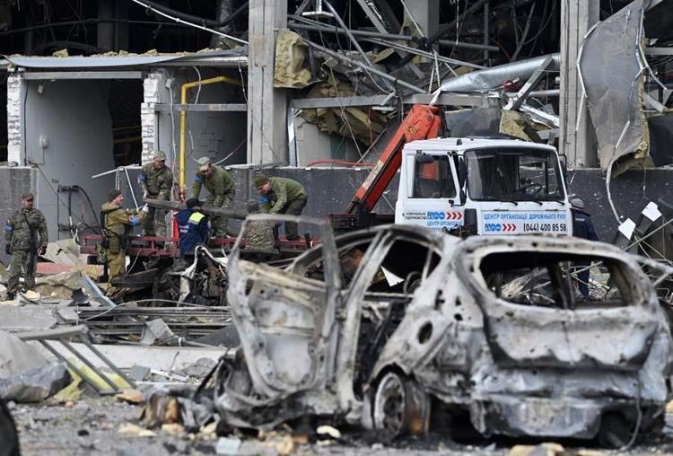 Ukrayna - Rusya savaşında son dakika haberleri... Zelenskiy NATO Zirvesinde konuştu: Bu sabah bizi fosfor bombalarıyla vurdular