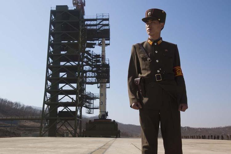 Kuzey Koreden Canavar füze şovu Kim Jong-Un başrolde: Aksiyon filmlerini aratmayan görüntüler...