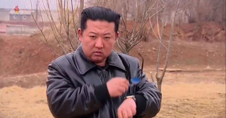 Kuzey Koreden Canavar füze şovu Kim Jong-Un başrolde: Aksiyon filmlerini aratmayan görüntüler...