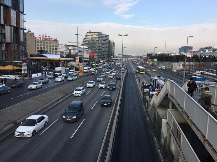 YENİ EHLİYET İÇİN VATANDAŞLAR MESAJLA UYARILIYOR