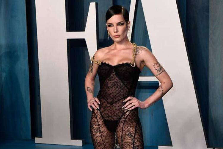 Halsey, Oscara Türk sevgilisi Alev Aydın ile katıldı İddialı tarzıyla göz kamaştırdı...