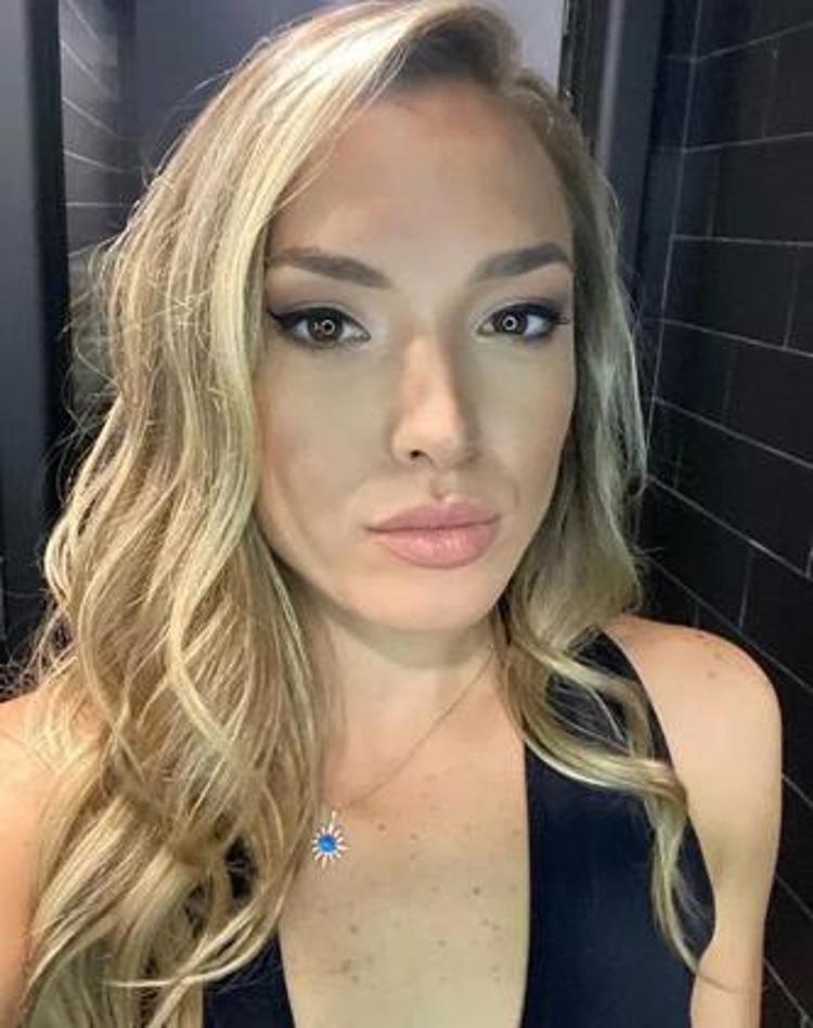 Aleyna Çalışkan ve Makbule Şakalakoğlu vücudunu sergiledi
