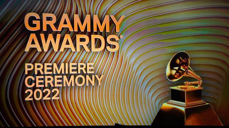 2022 Grammy Ödülleri sahiplerini buldu Kırmızı halıda şıklık yarışı...