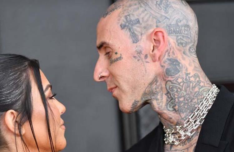 2022 Grammy Ödülleri sahiplerini buldu Kırmızı halıda şıklık yarışı...