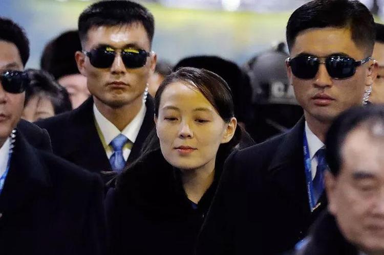 Dünyanın konuştuğu acımasız kız kardeş Kuzey Kore lideri Kim Jong Unun halefi Kim Yo Jong kimdir
