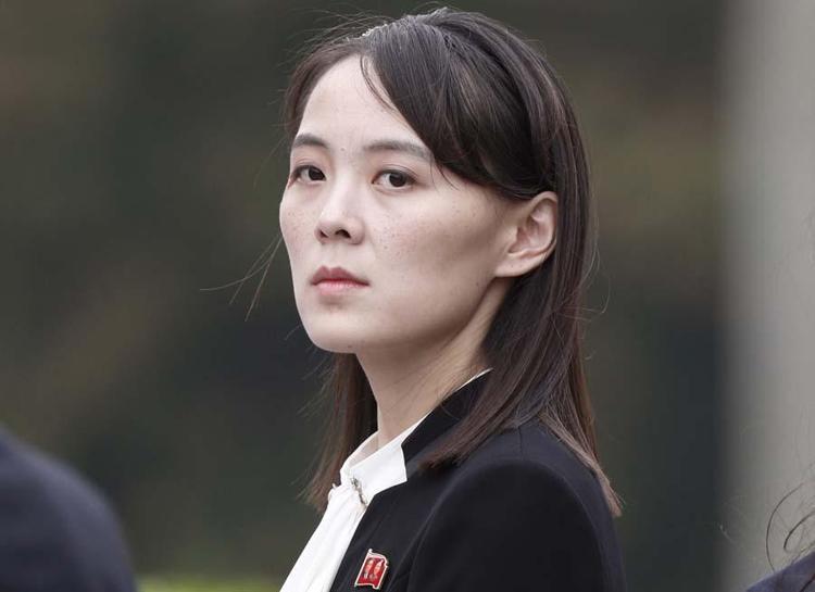 Dünyanın konuştuğu acımasız kız kardeş Kuzey Kore lideri Kim Jong Unun halefi Kim Yo Jong kimdir