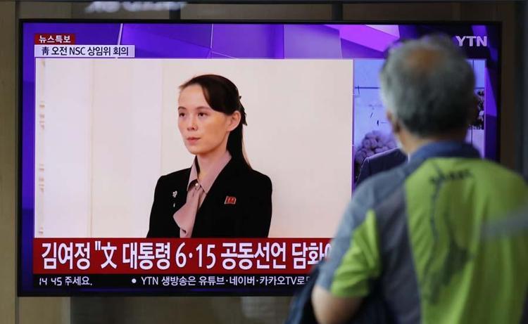 Dünyanın konuştuğu acımasız kız kardeş Kuzey Kore lideri Kim Jong Unun halefi Kim Yo Jong kimdir