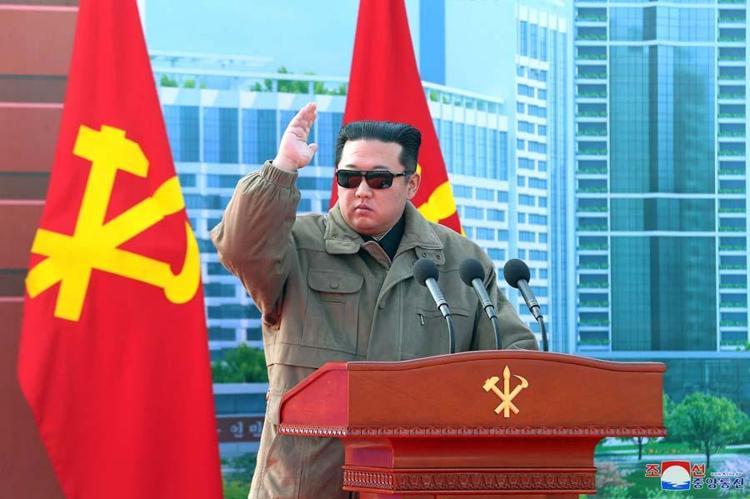 Dünyanın konuştuğu acımasız kız kardeş Kuzey Kore lideri Kim Jong Unun halefi Kim Yo Jong kimdir