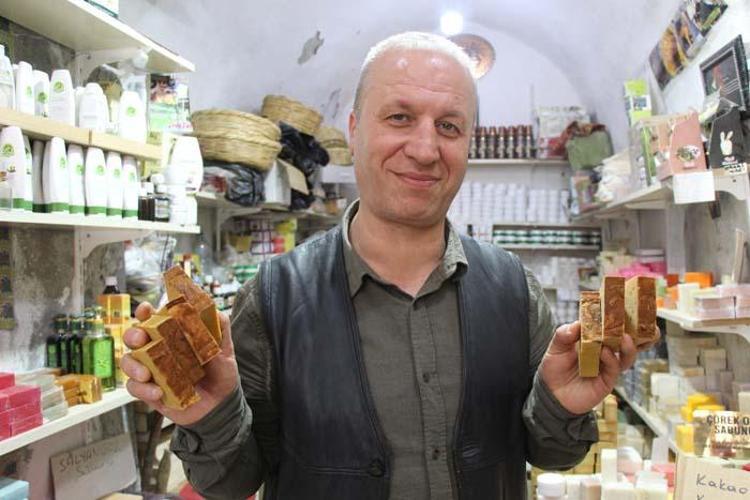 Selülit ve çatlakları yok ediyor Terleme ve kötü kokuyu da hapsediyor, tanesi 25 lira...