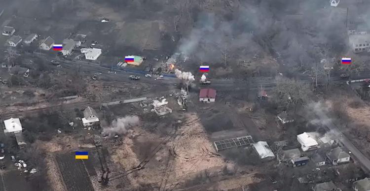 RUS KONVOYUNU TEK BAŞINA PUSUYA DÜŞÜRDÜ