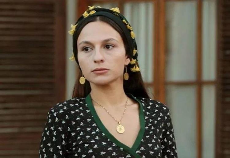 Annenin Sırrıdır Çocukun başrolü Selin Yeninci, sosyal medyada gündem oldu