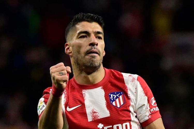 Transferde Beşiktaş ile Fenerbahçe karşı karşıya Luis Suarezin menajeriyle temasa geçildi...