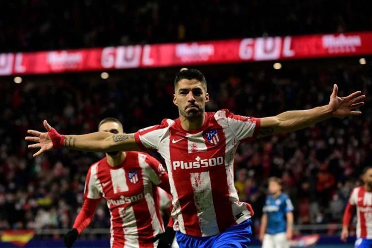 Transferde Beşiktaş ile Fenerbahçe karşı karşıya Luis Suarezin menajeriyle temasa geçildi...