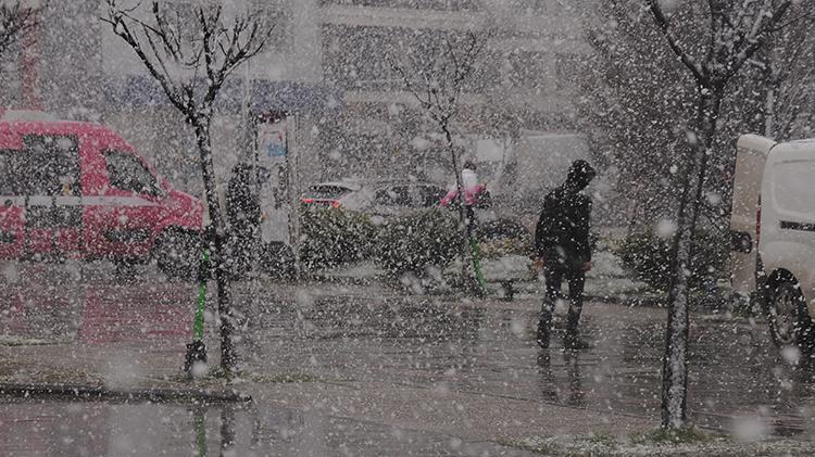 Yoğun kar yağışı geri dönüyor Meteorolojiden son dakika uyarısı Yarın başlıyor, İstanbul, Ankara, İzmir ve...