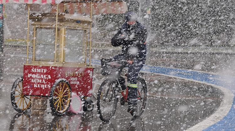 Yoğun kar yağışı geri dönüyor Meteorolojiden son dakika uyarısı Yarın başlıyor, İstanbul, Ankara, İzmir ve...