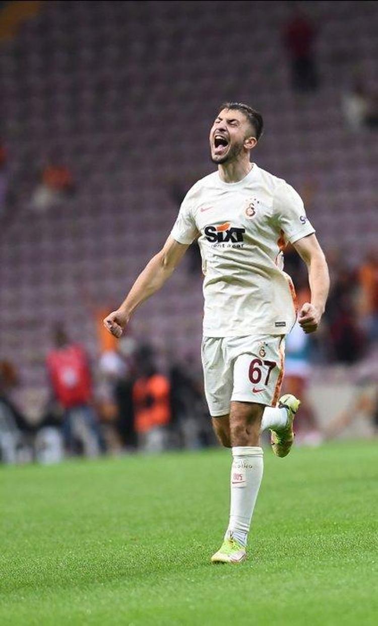 Fatih Terim zorla transfer ettirdi Torrent onu görmezden geldi Milli golcüye 5 talip birden