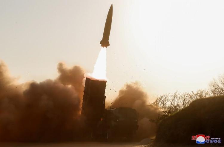 Kuzey Kore’den ABD, Güney Kore ve Japonya’ya füzeli yanıt Kim Jong Un hedefi gösterdi ve...