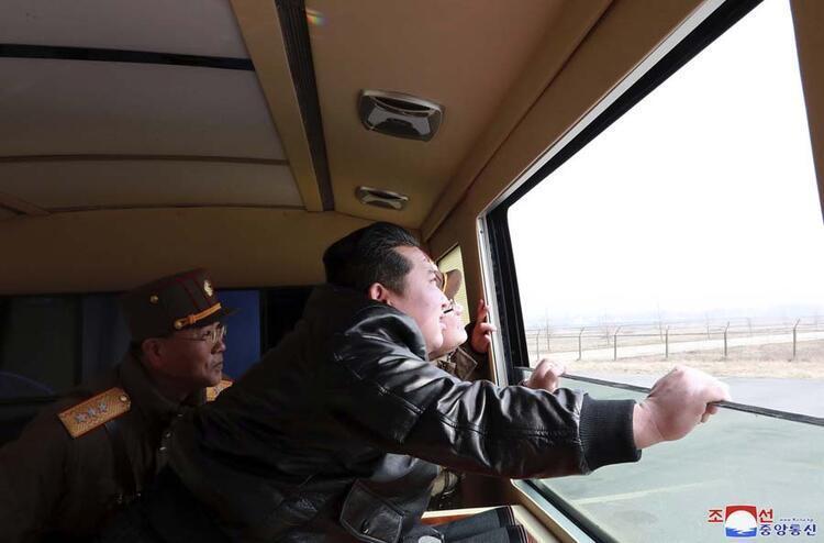 Kuzey Kore’den ABD, Güney Kore ve Japonya’ya füzeli yanıt Kim Jong Un hedefi gösterdi ve...