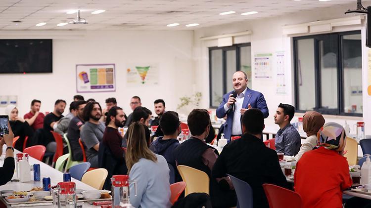 Bakan Varank: Yatırımlar devam ediyor