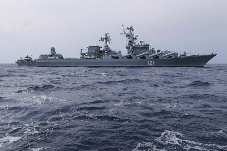 Rus donanmasının amiral gemisi Azak Denizinde batarken ABD uçağı menzildeydi En büyük darbe ortaya çıktı