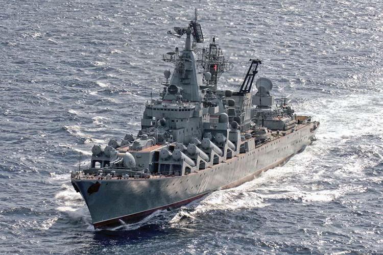 Rus donanmasının amiral gemisi Azak Denizinde batarken ABD uçağı menzildeydi En büyük darbe ortaya çıktı