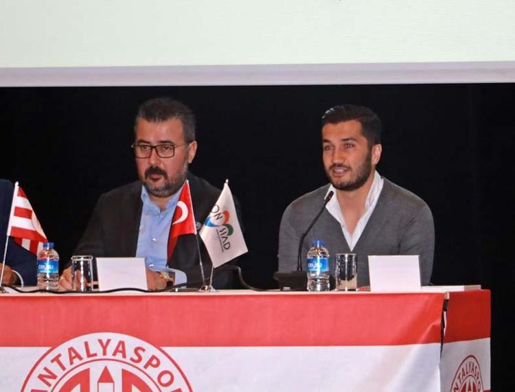 G.Sarayda 4 yılda 15 m.euro kazandı Başakşehire bedavaya imza atmak için yola çıktı