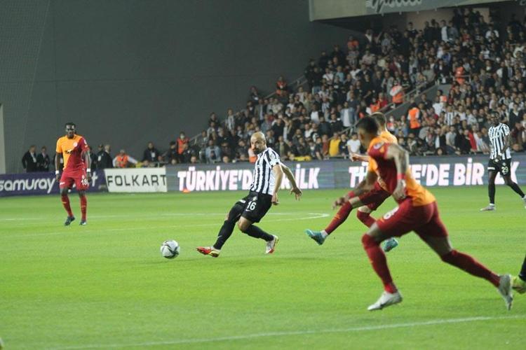 Torrent onu soyunma odasından kovmuştu Pes dedirtti Hiç mi hazır olmazsın be çocuk