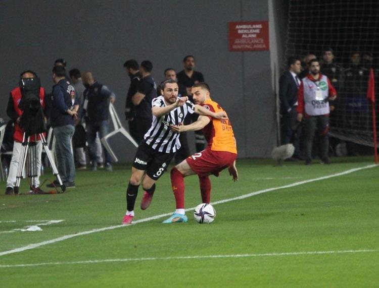 Torrent onu soyunma odasından kovmuştu Pes dedirtti Hiç mi hazır olmazsın be çocuk