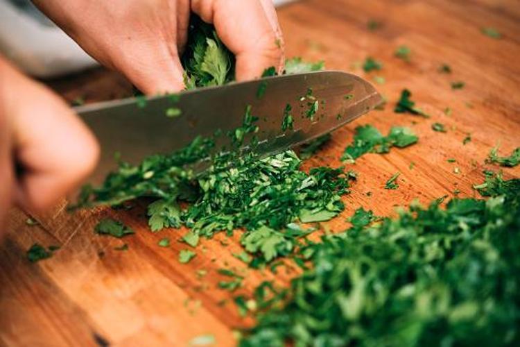 Tip 2 diyabet, kolon kanseri, yüksek tansiyon, alerji ve iltihaplı hastalıklar için şifa Günde sadece bir tutam yeterli, K, A ve C vitamini...