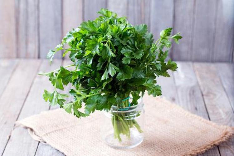 Tip 2 diyabet, kolon kanseri, yüksek tansiyon, alerji ve iltihaplı hastalıklar için şifa Günde sadece bir tutam yeterli, K, A ve C vitamini...