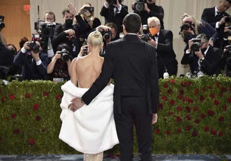 Kim Kardashian Met Galaya Marilyn Monroenun ikonik elbisesiyle katıldı,olay oldu